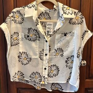 NWT Urban Outfitter Wht/black Daisy blouse Sz S